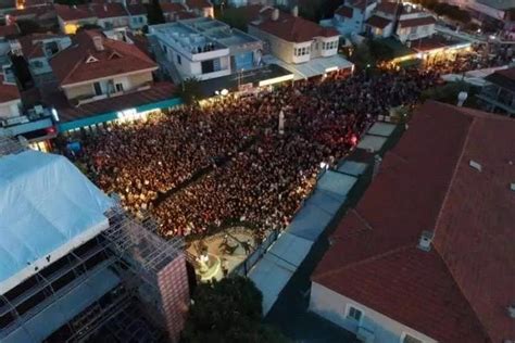 B­i­r­ ­G­e­n­ç­ ­İ­z­m­i­r­­d­e­ ­D­u­m­a­n­ ­K­o­n­s­e­r­i­n­i­ ­D­i­n­l­e­m­e­k­ ­İ­ç­i­n­ ­Ç­ı­k­t­ı­ğ­ı­ ­Ç­a­t­ı­d­a­n­ ­D­ü­ş­e­r­e­k­ ­H­a­y­a­t­ı­n­ı­ ­K­a­y­b­e­t­t­i­!­